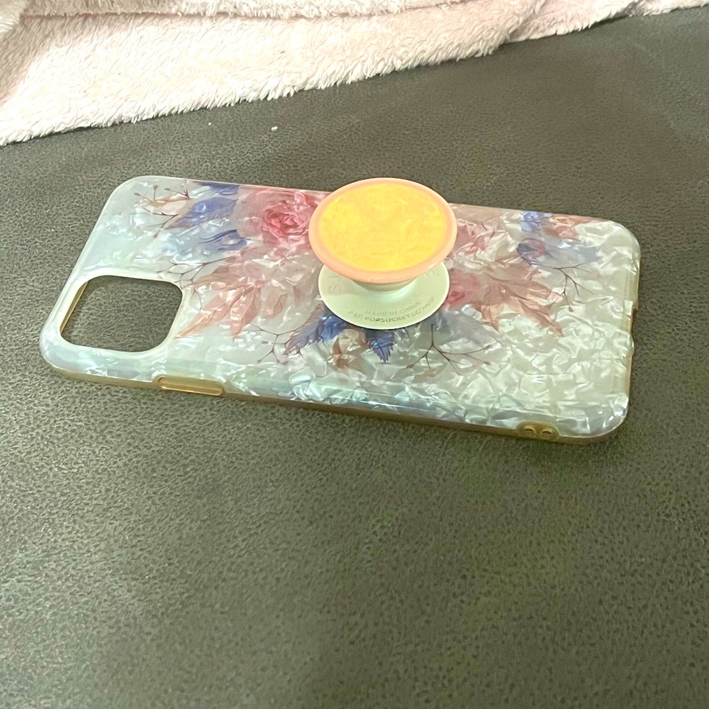 iPhone 11 Pro Max phone case with pop-socket